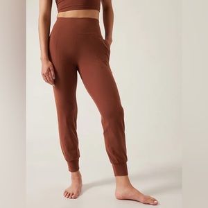 BNWT never worn Athleta salutation joggers in burnt orange/mahogany
